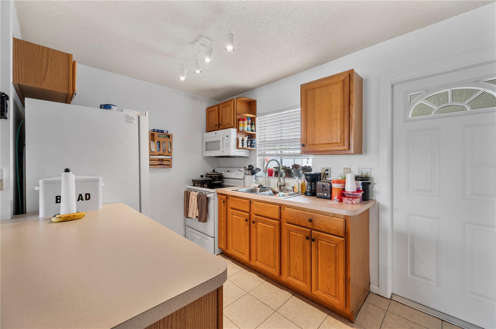 THOUSAND ROSES - Residential