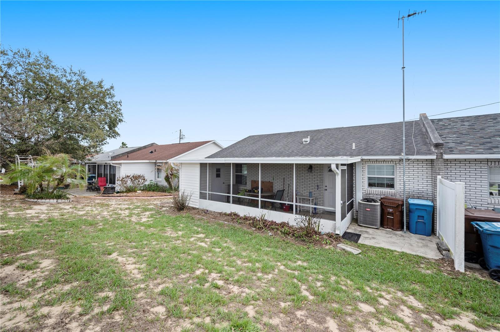 THOUSAND ROSES - Residential