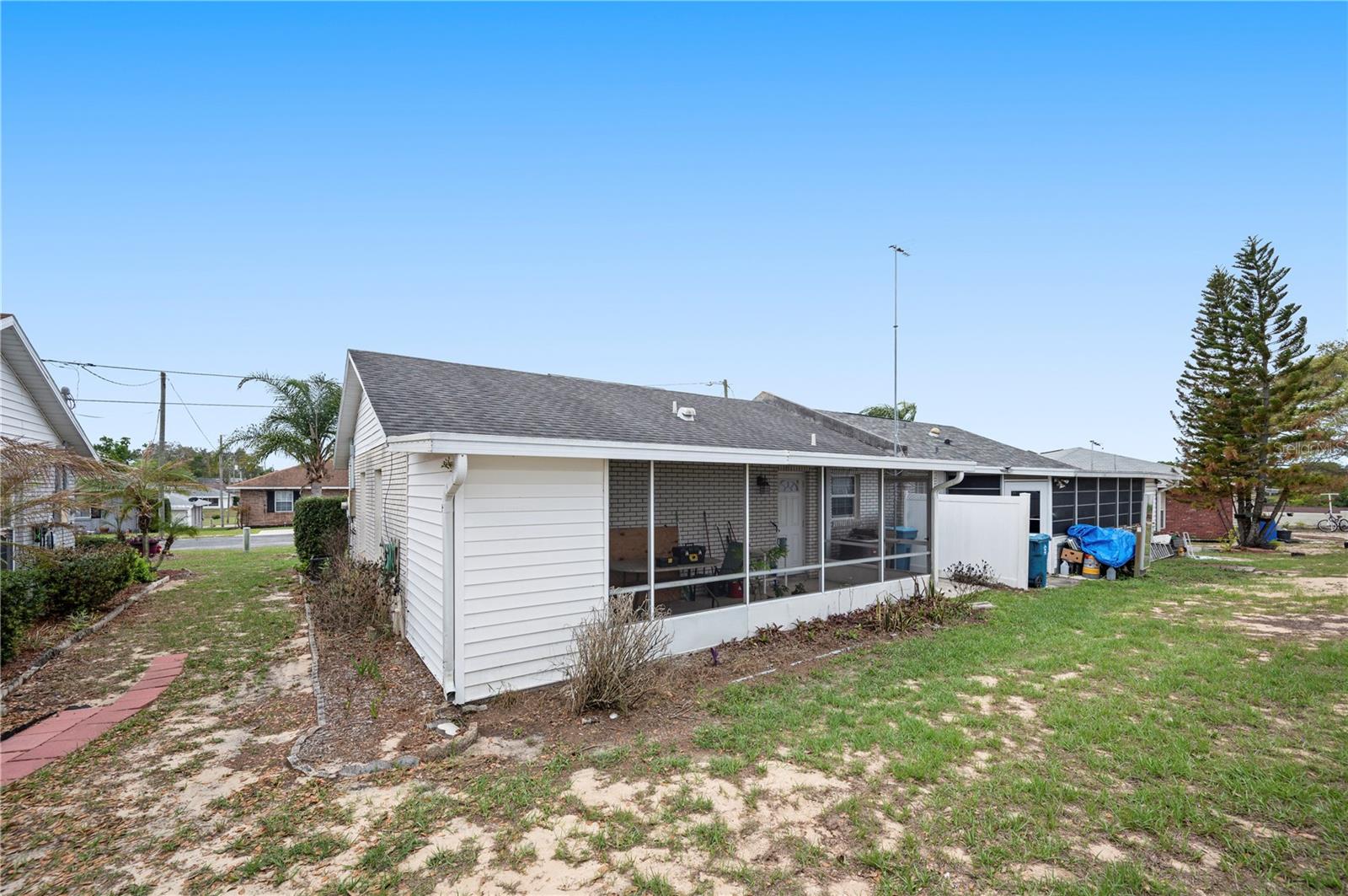 THOUSAND ROSES - Residential