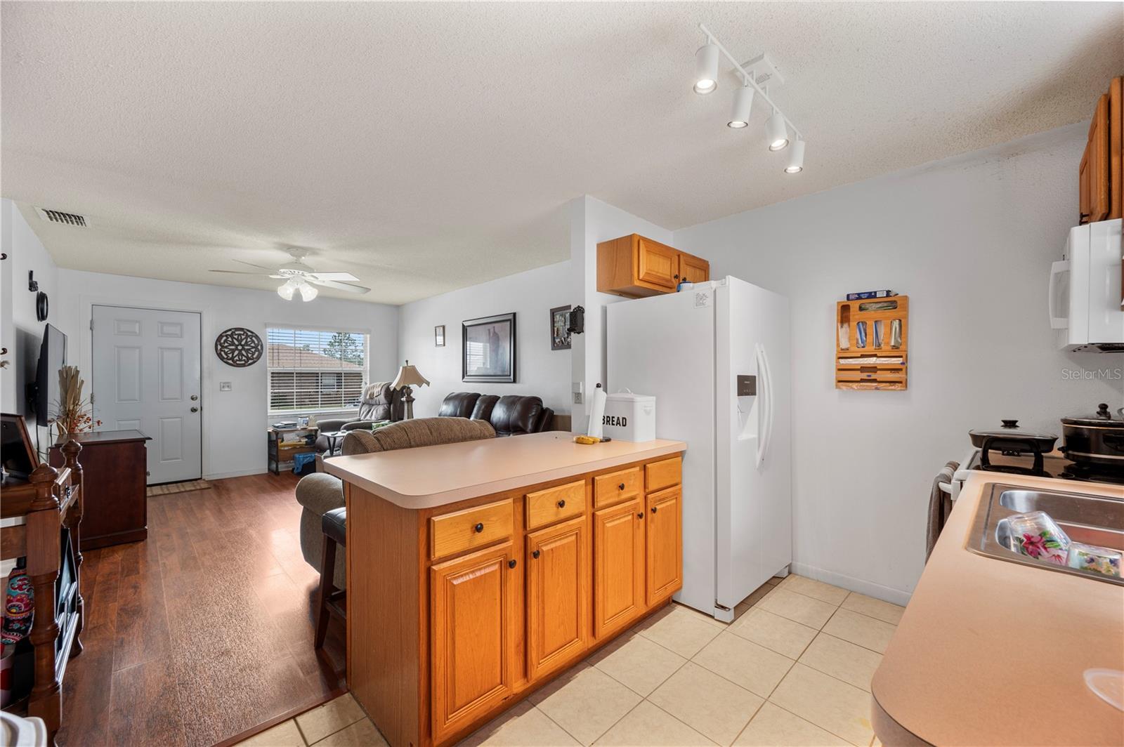 THOUSAND ROSES - Residential