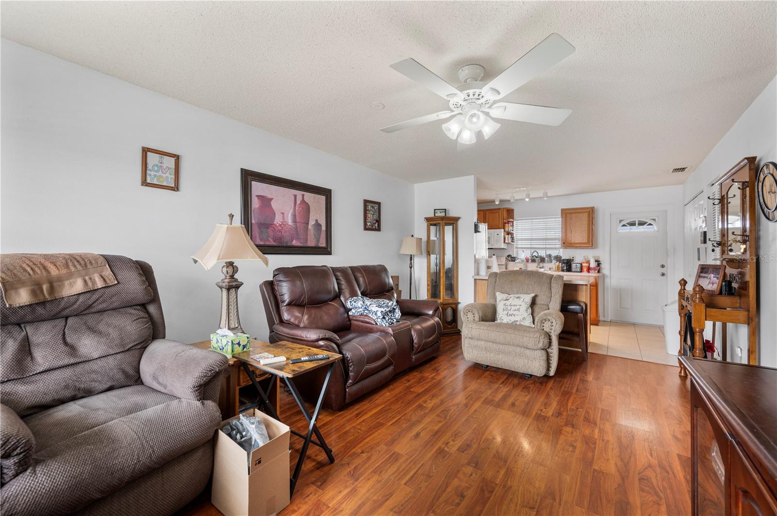 THOUSAND ROSES - Residential