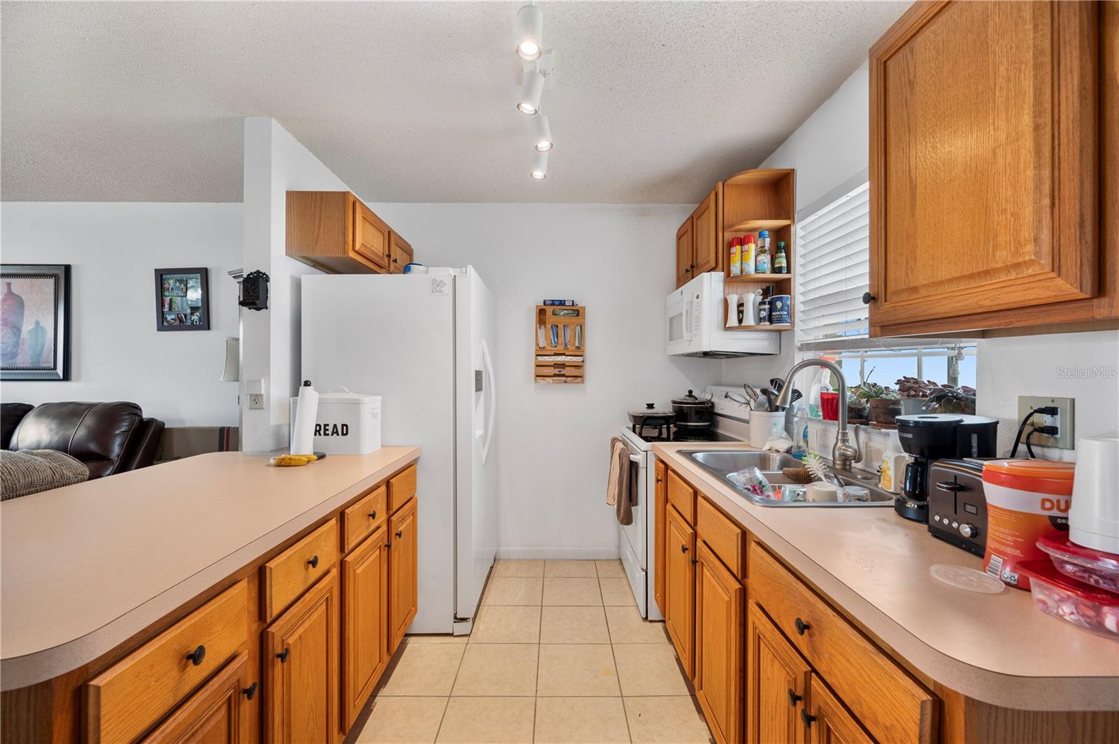 THOUSAND ROSES - Residential