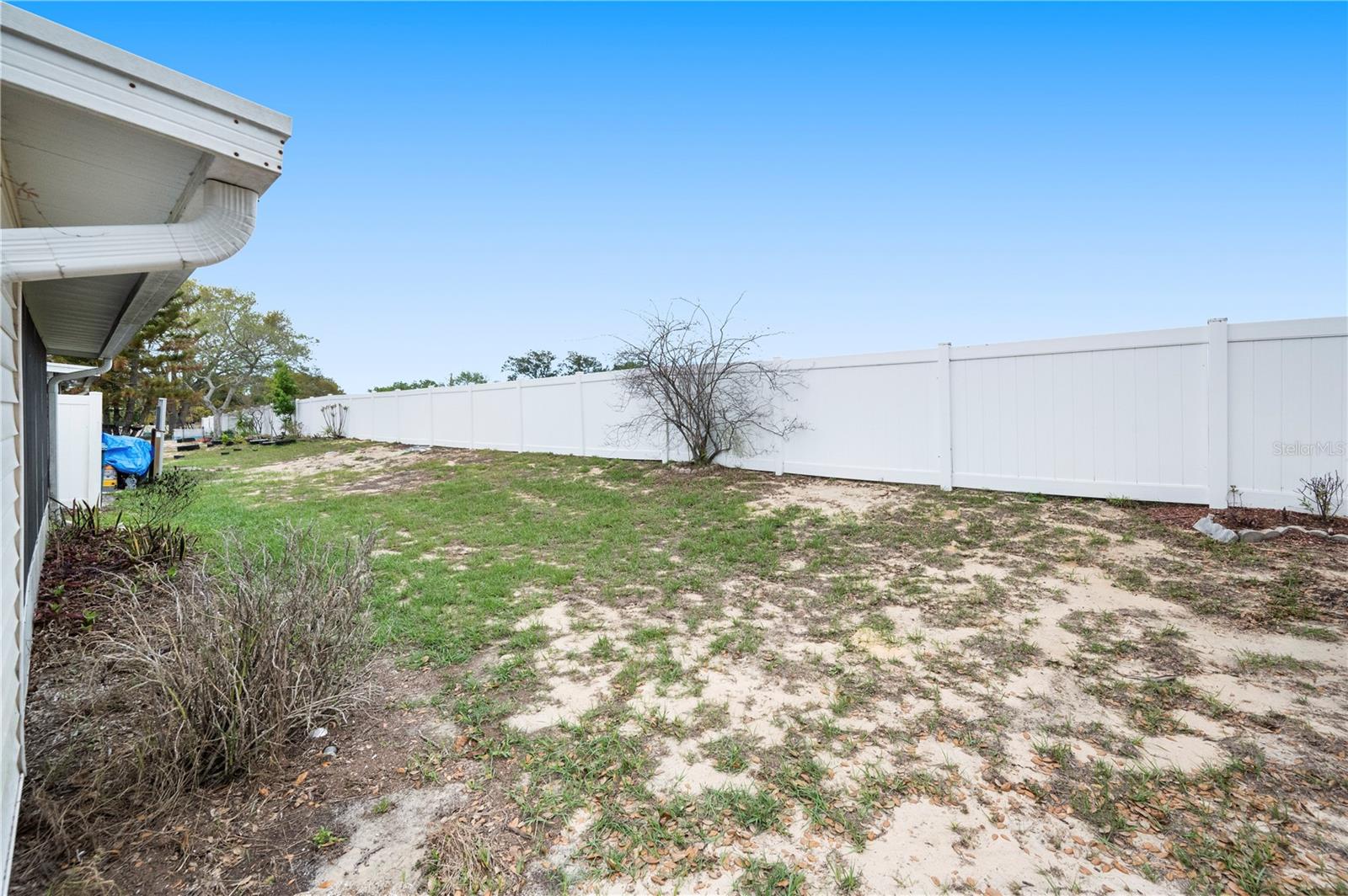 THOUSAND ROSES - Residential