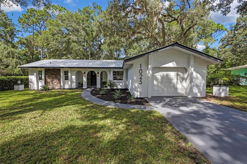 Photo of 1025 Orchid Avenue, Inverness, FL 34452 (MLS # W7879133)