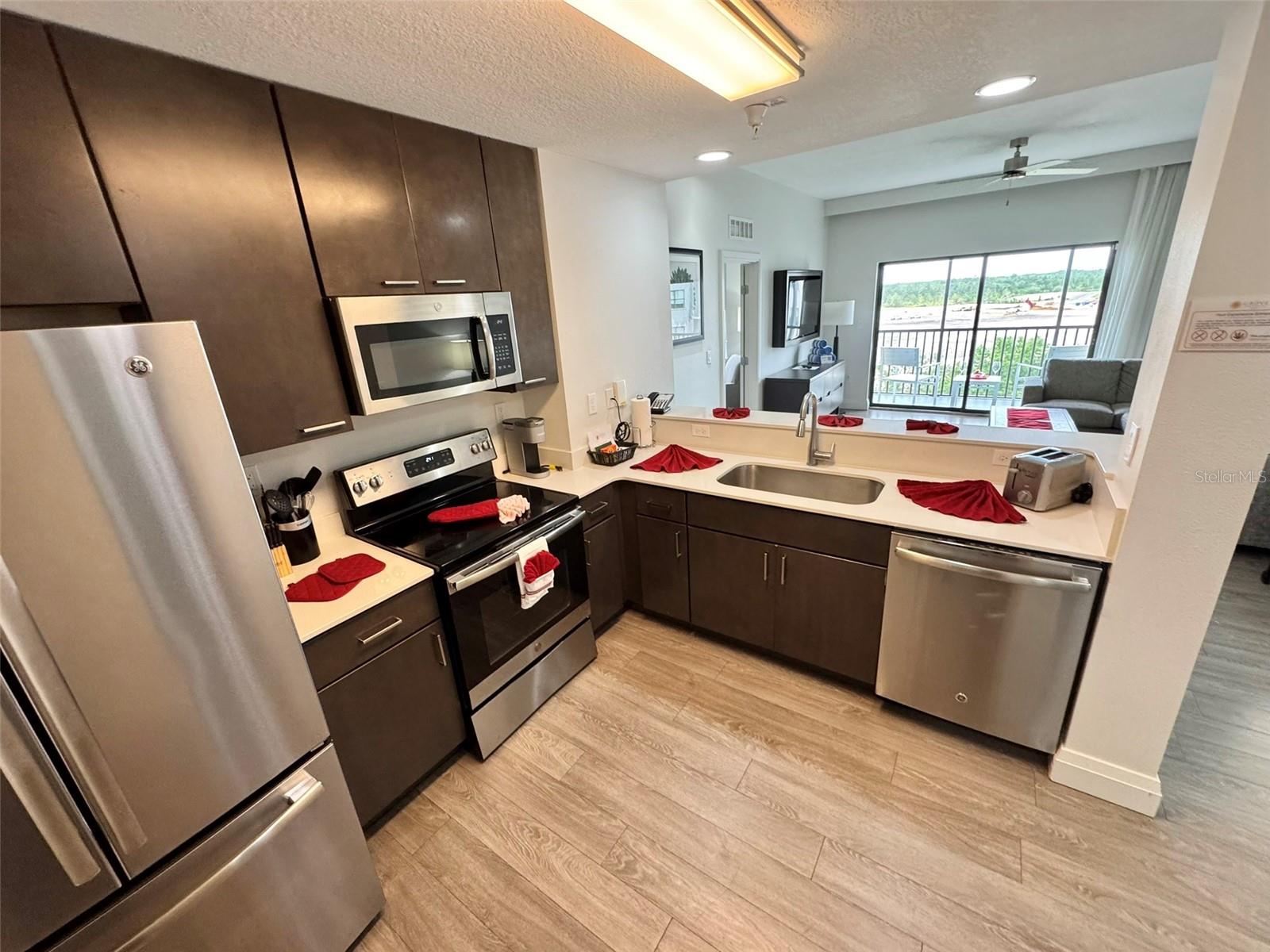 GROVE RESIDENCE & SPA HOTEL CONDO 3 - Residential