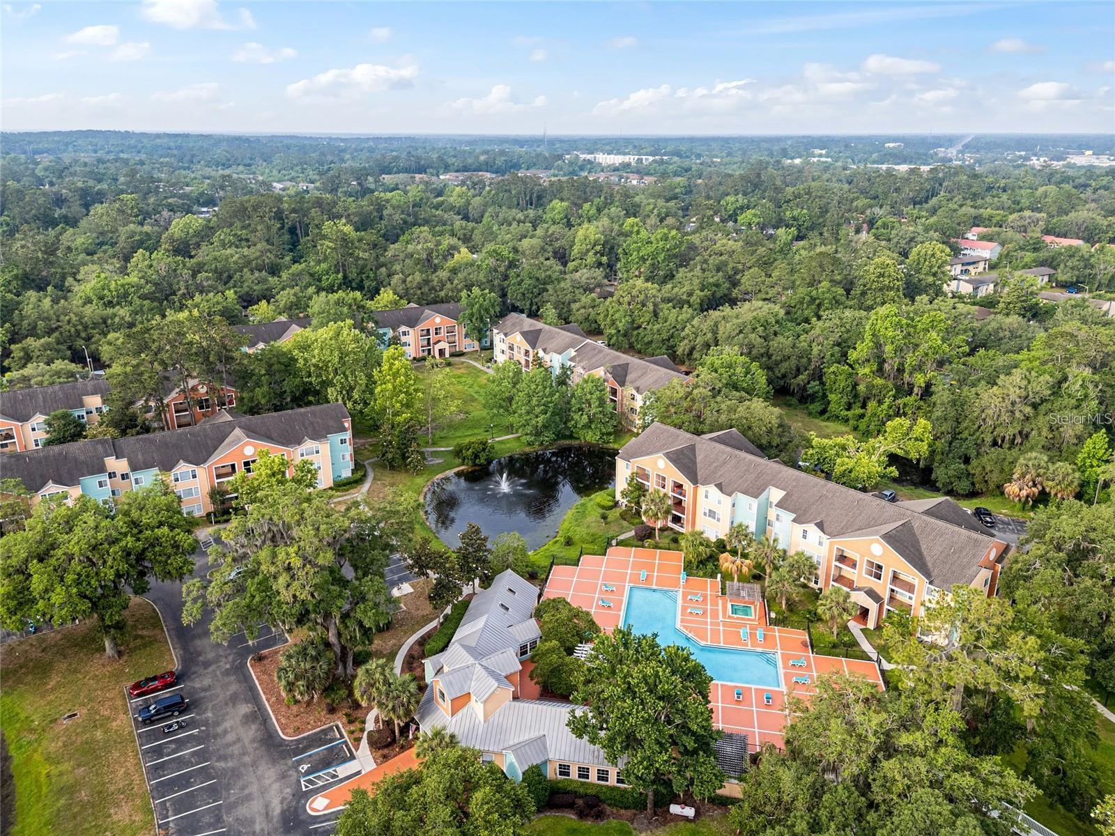 UNIVERSITY COMMONS - Residential