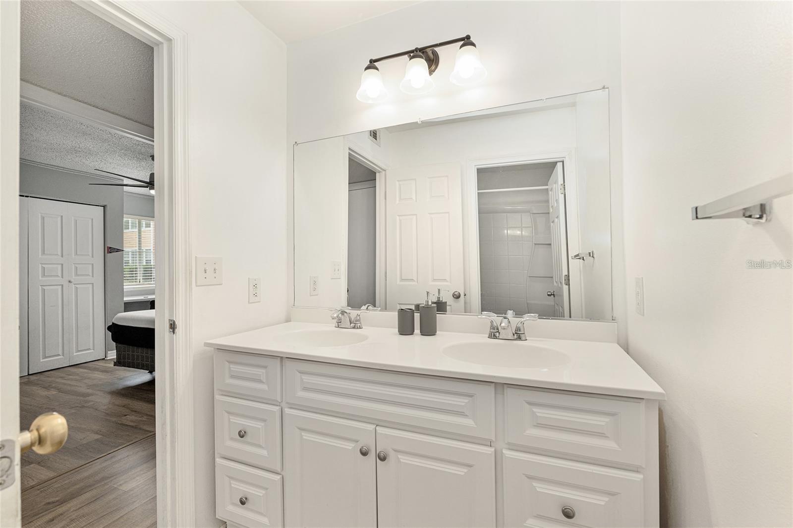 UNIVERSITY COMMONS - Residential