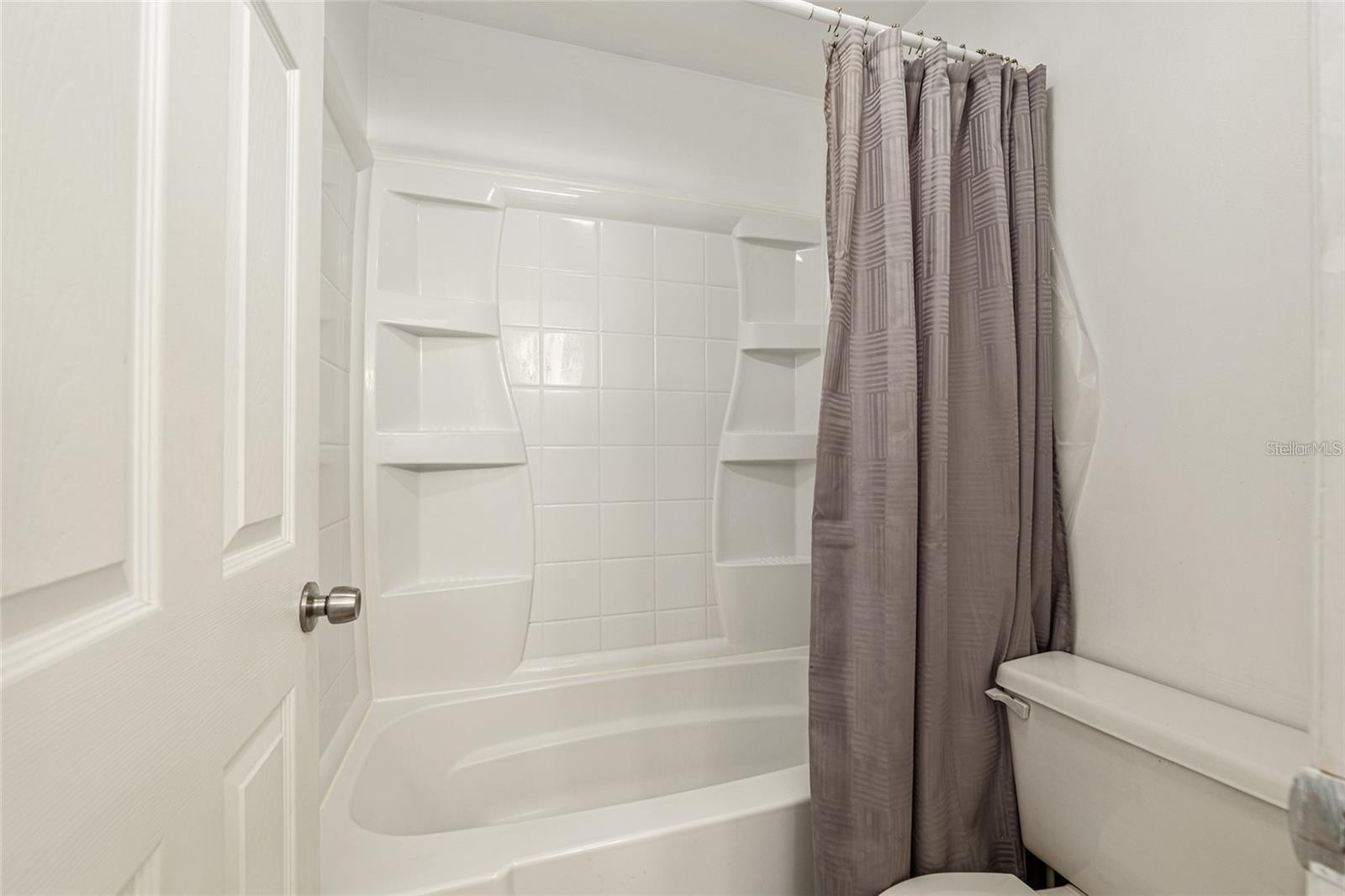 UNIVERSITY COMMONS - Residential