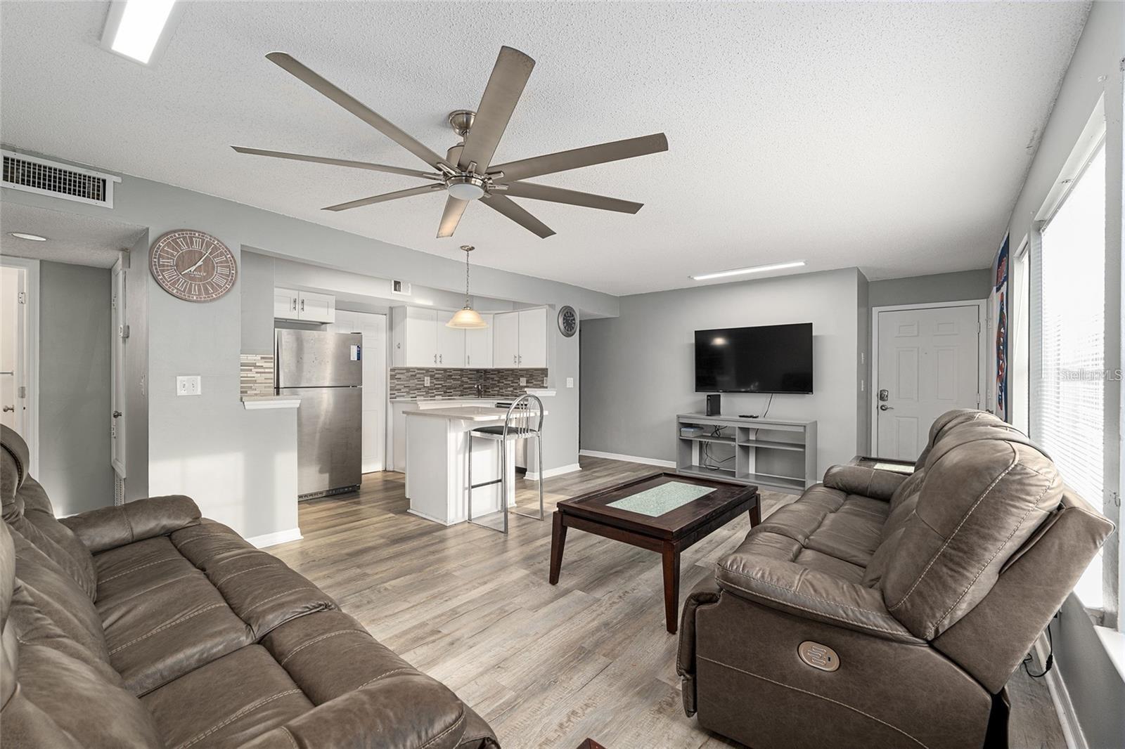 UNIVERSITY COMMONS - Residential