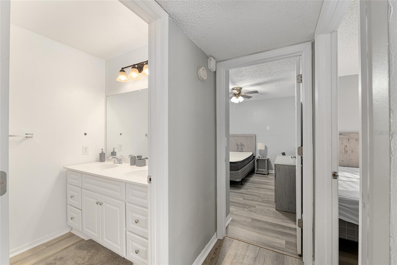 UNIVERSITY COMMONS - Residential