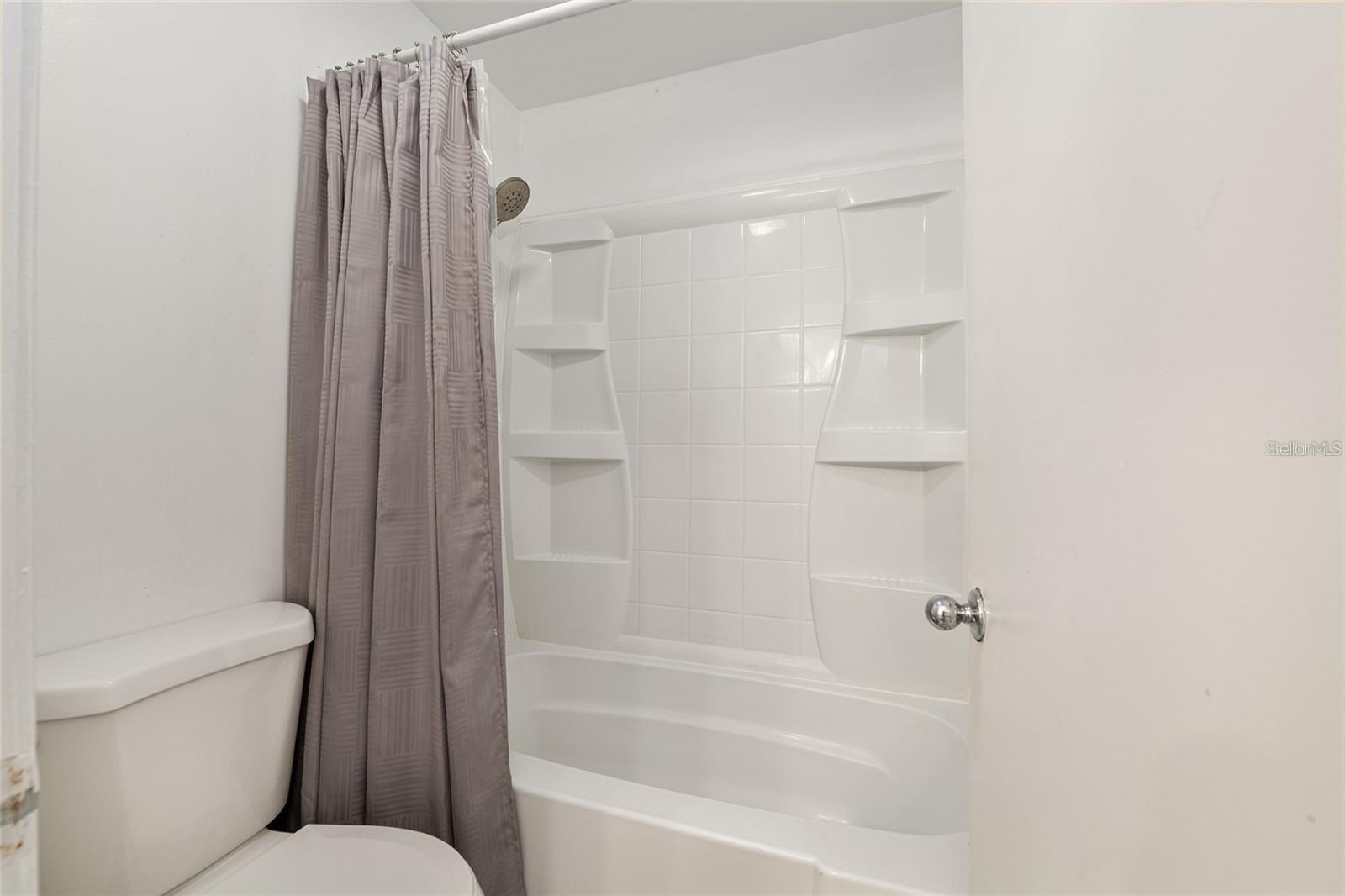 UNIVERSITY COMMONS - Residential