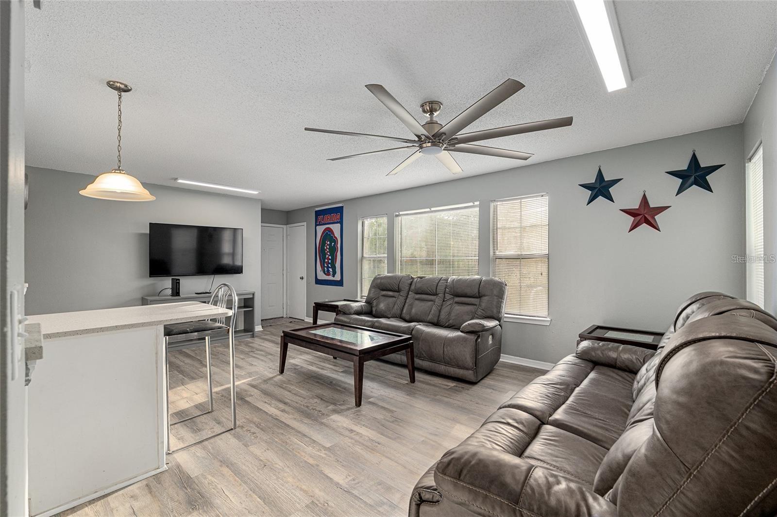 UNIVERSITY COMMONS - Residential