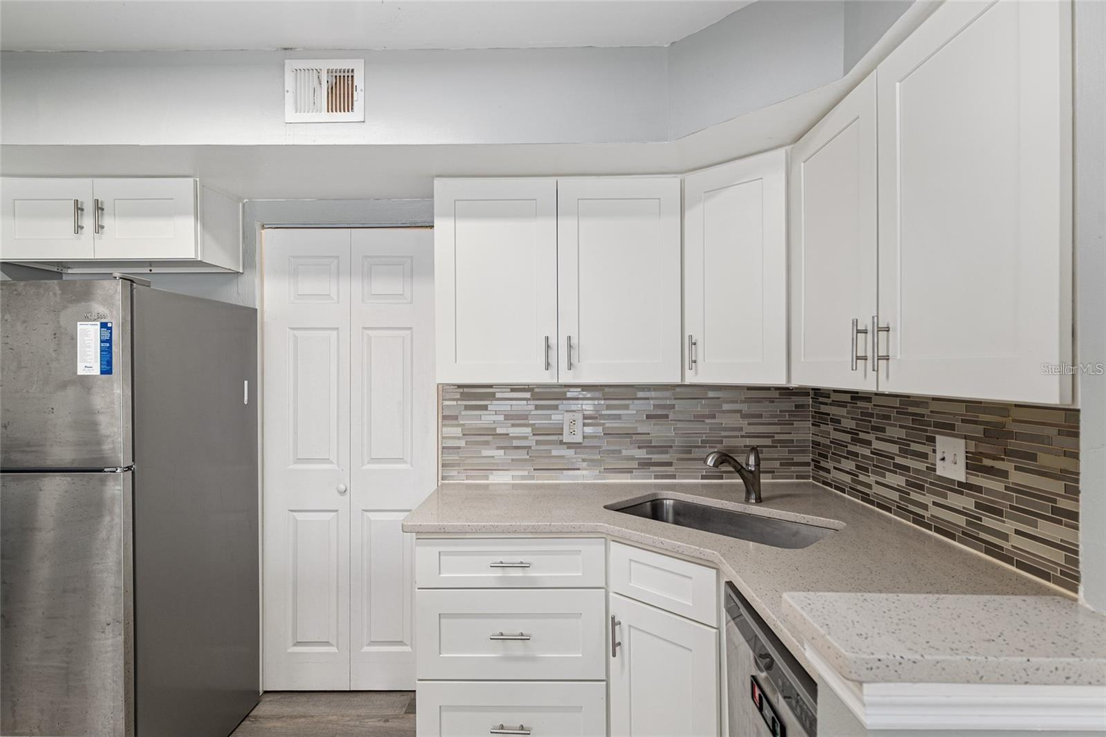 UNIVERSITY COMMONS - Residential