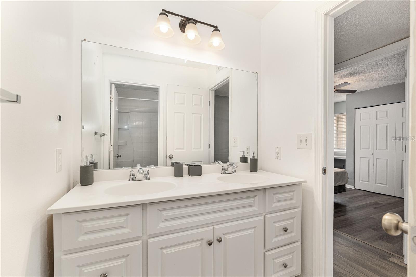 UNIVERSITY COMMONS - Residential