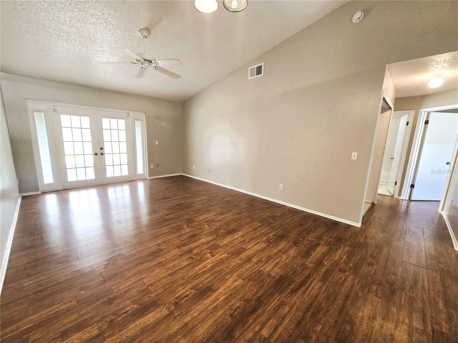 KING OAK VILLAS PH 2 4TH ADD - Residential Lease