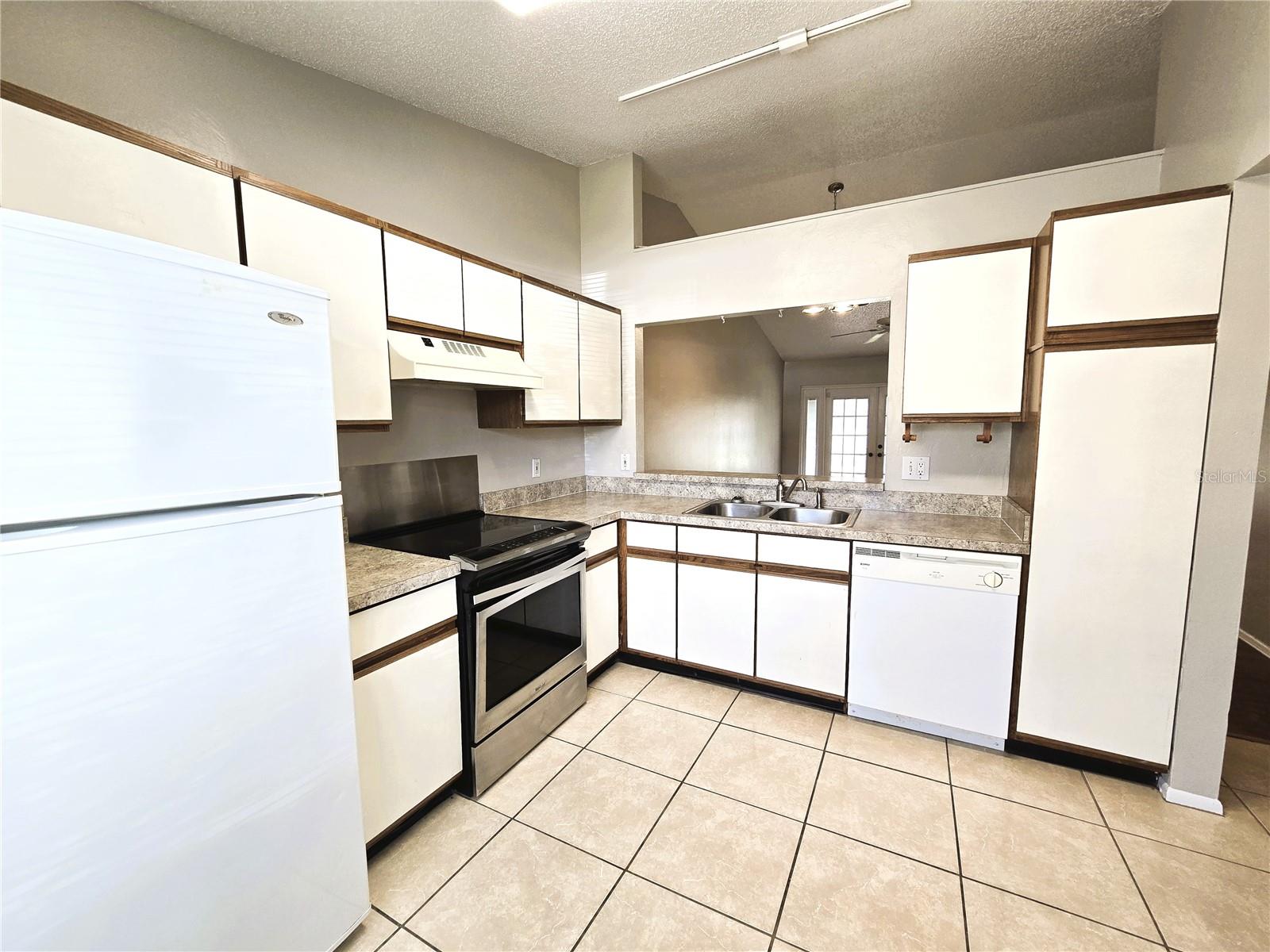 KING OAK VILLAS PH 2 4TH ADD - Residential Lease