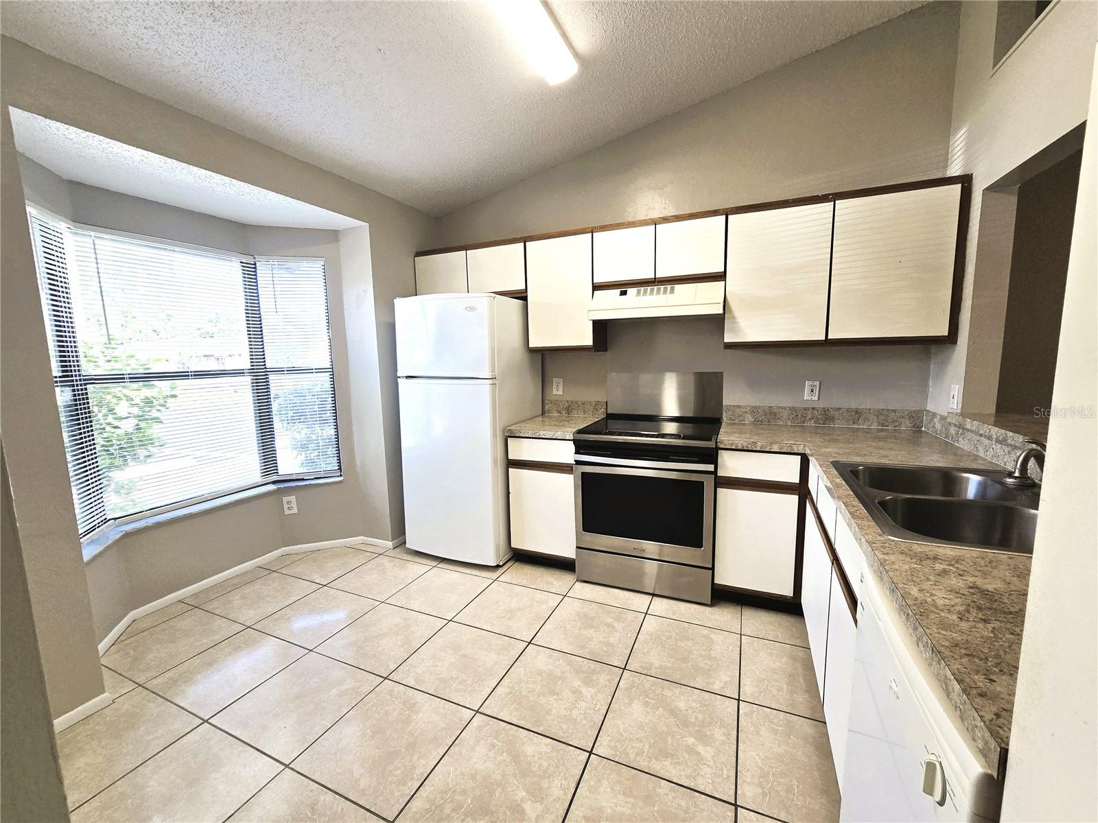 KING OAK VILLAS PH 2 4TH ADD - Residential Lease