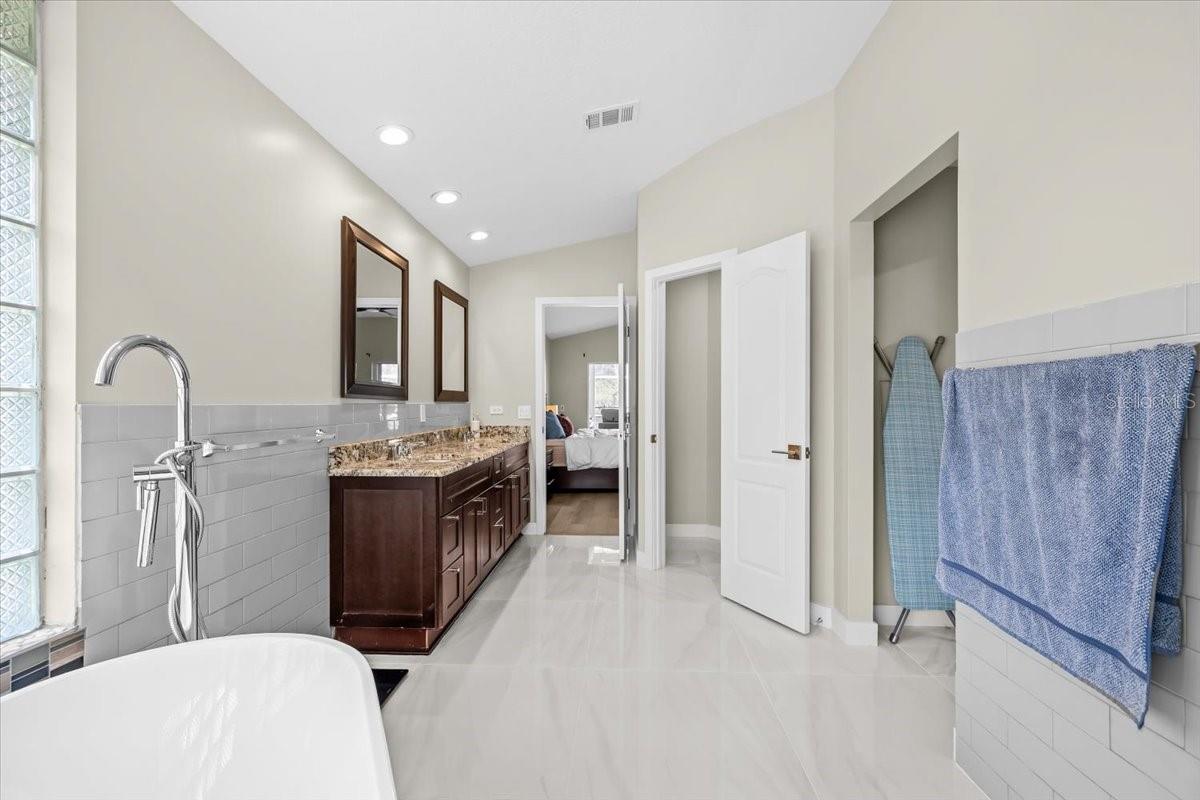 CHAPMAN MANORS - Residential