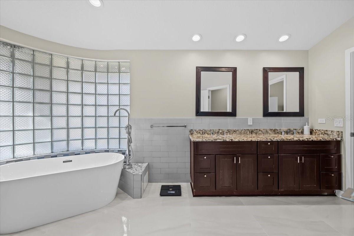 CHAPMAN MANORS - Residential