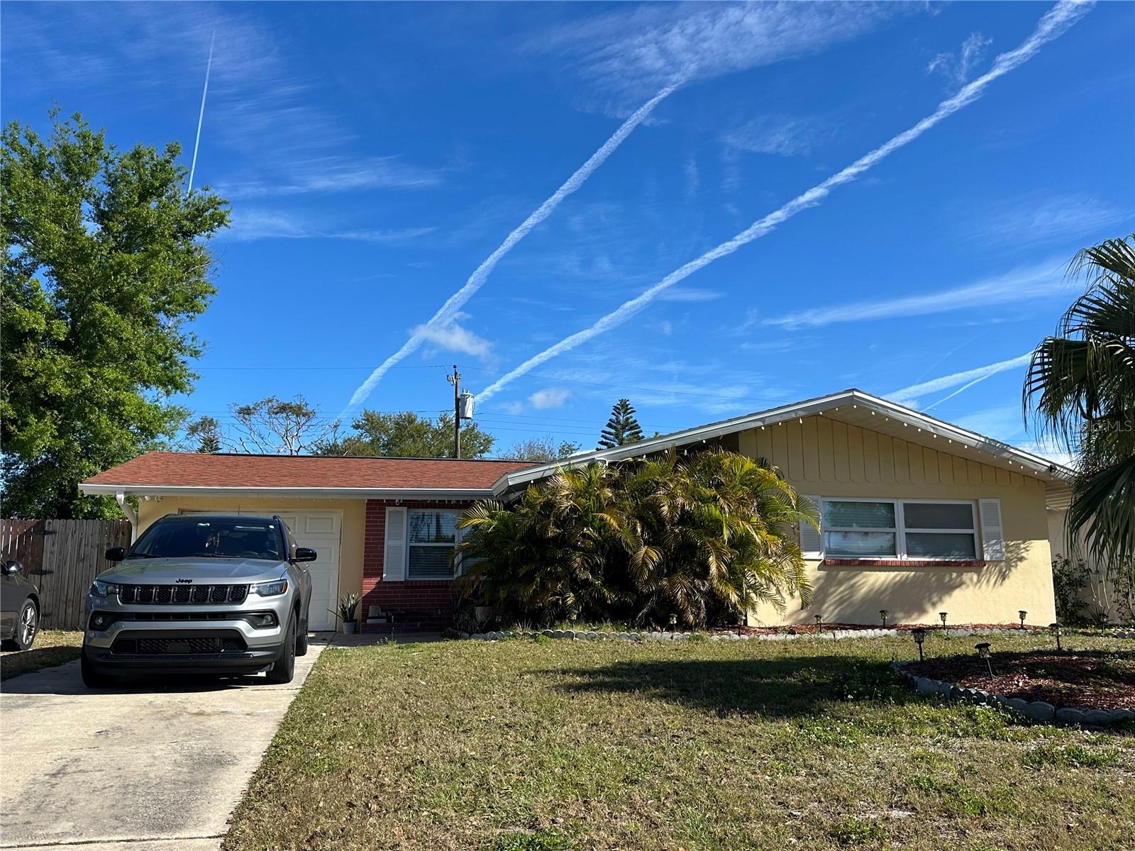 The property is divided duplex style. The rental price is $2,150, which includes water and electricity. For an appointment, please send me a message at 8134240580. You need to fill out the application at this link:
https://www.rentspree.com/listing/2308-shelley-street-clearwater-x2xz3x6c