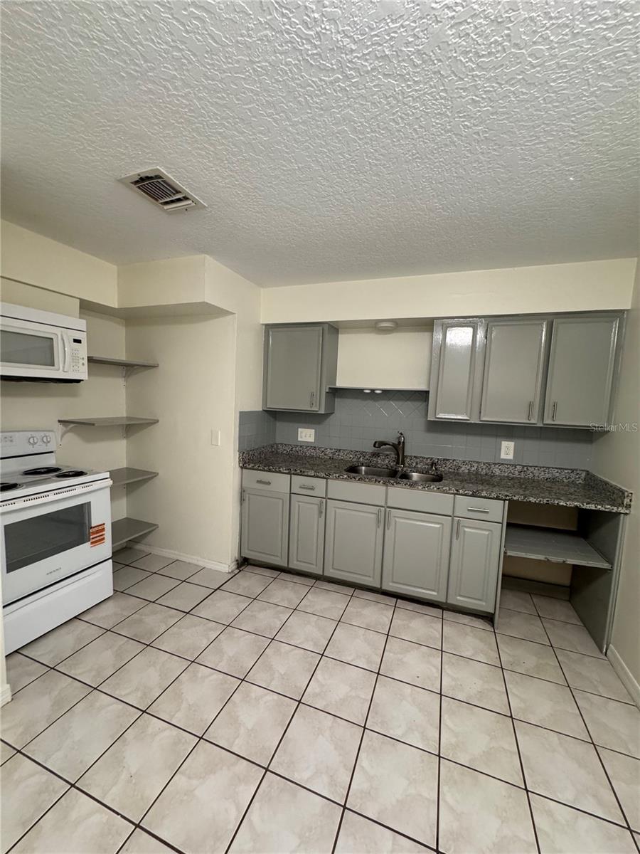 LAGO MESA VILLAS - Residential Lease