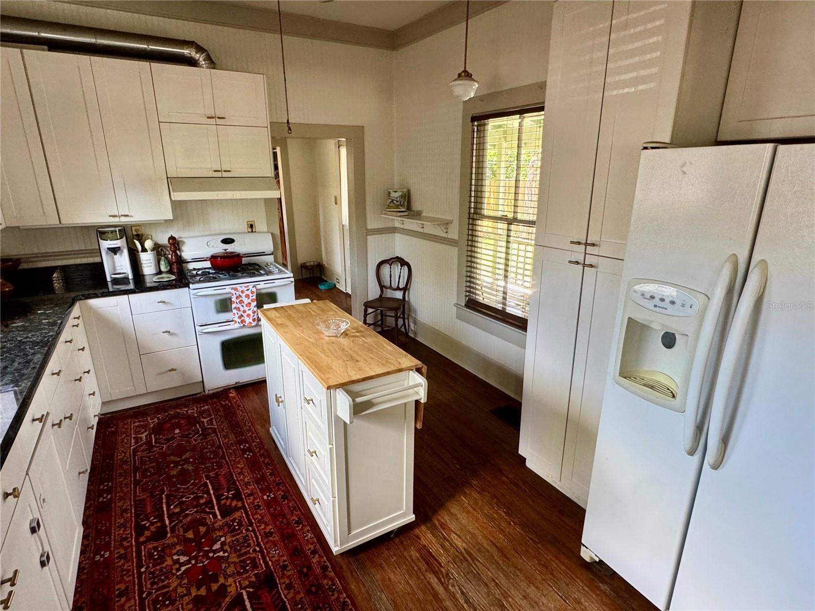 311 W 10TH STREET
