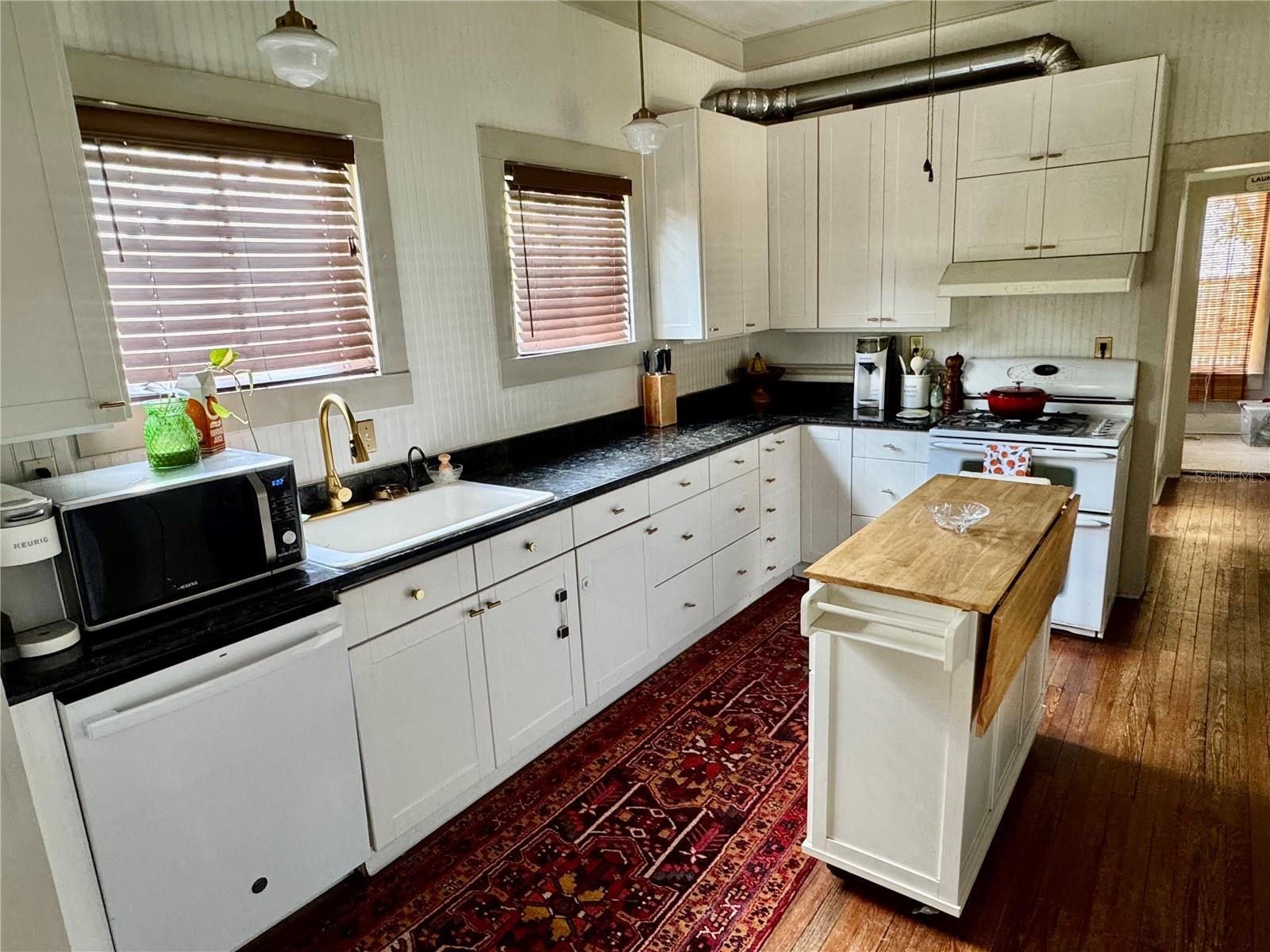 311 W 10TH STREET