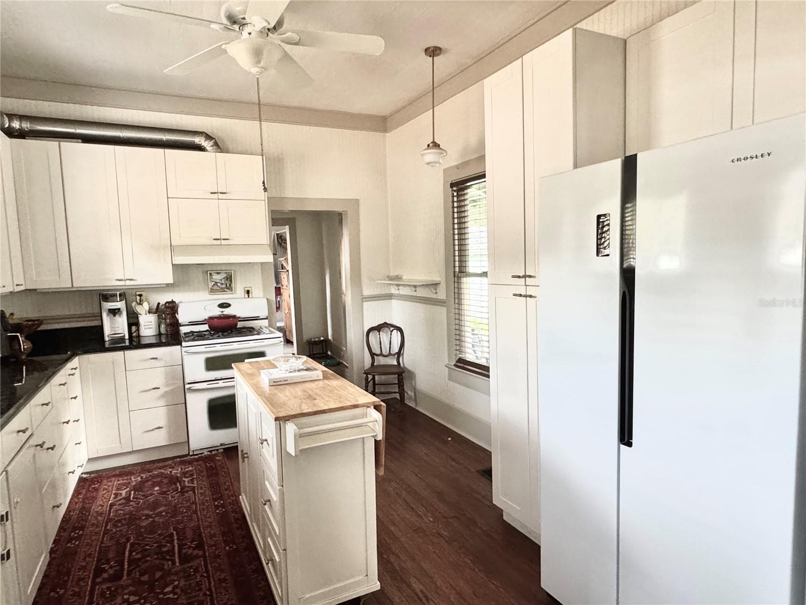 311 W 10TH STREET