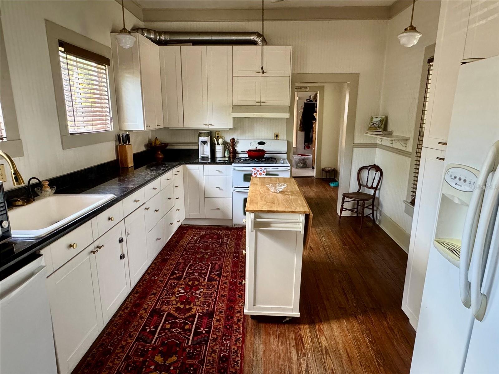 311 W 10TH STREET