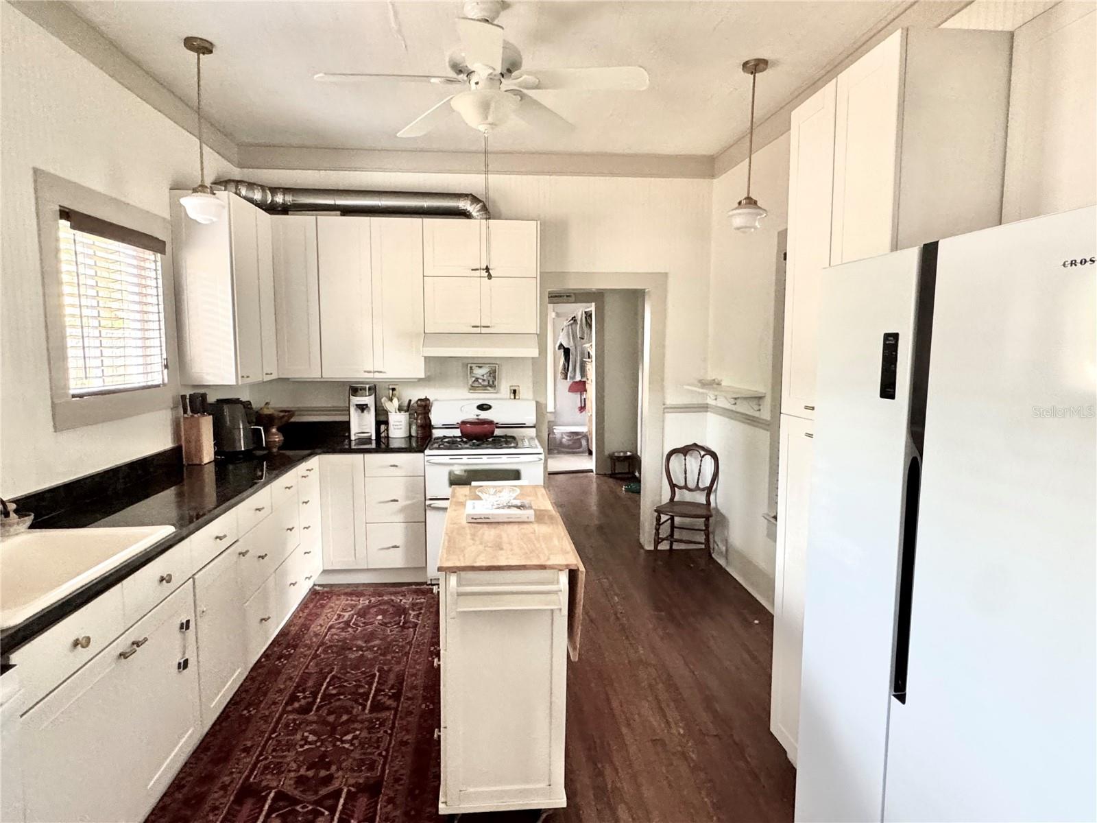 311 W 10TH STREET