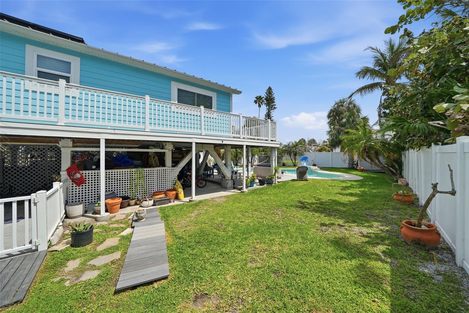 LONE PALM BEACH 3RD ADD - Residential