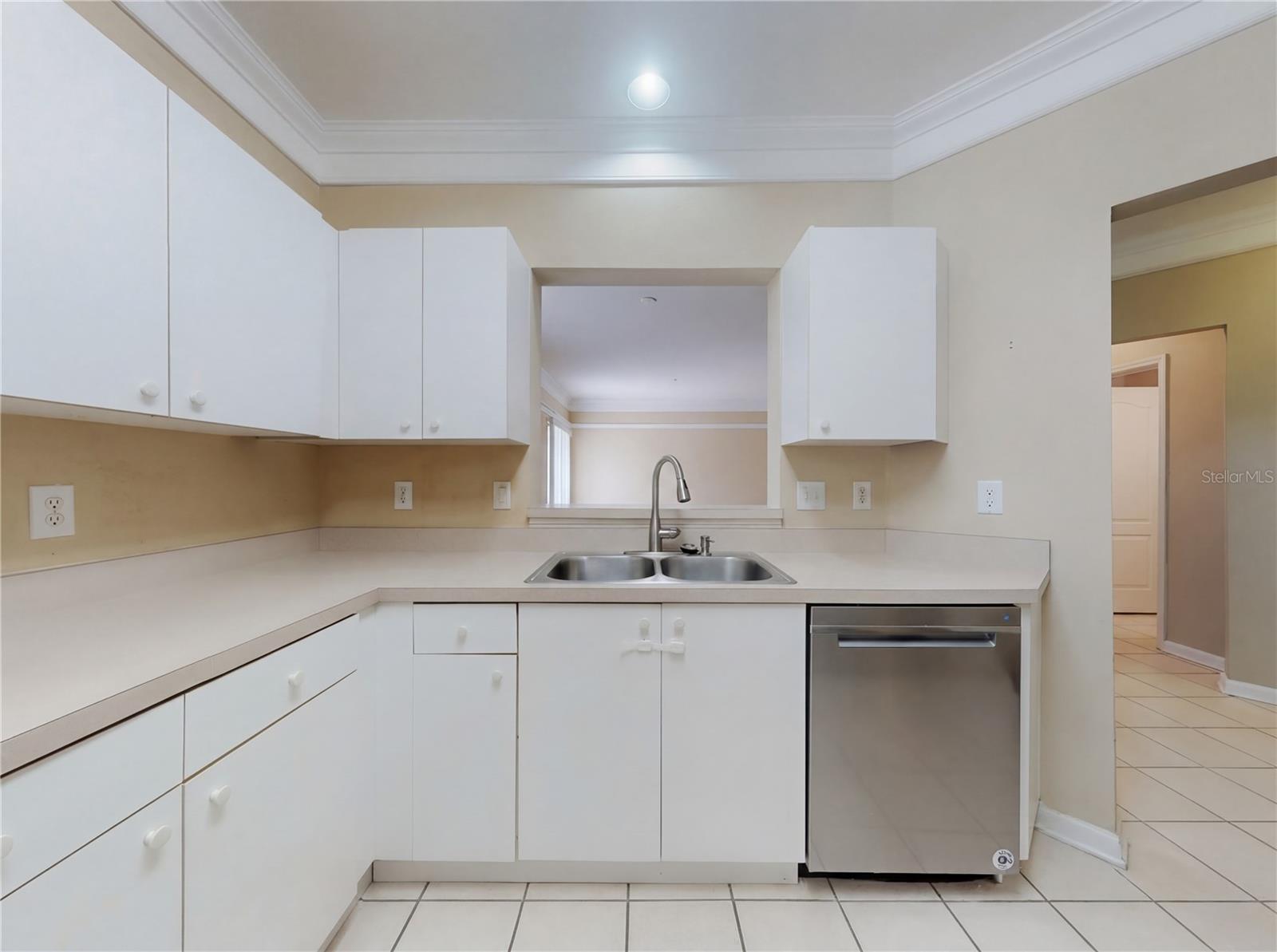 SUMMERGATE CONDO PH 01 5923/0662 - Residential