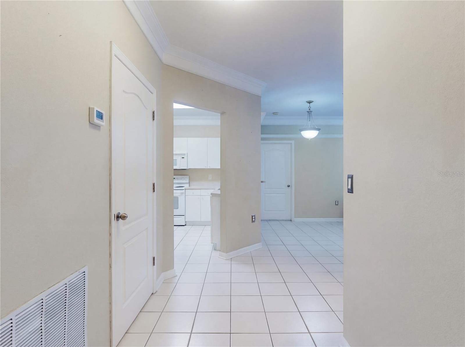 SUMMERGATE CONDO PH 01 5923/0662 - Residential