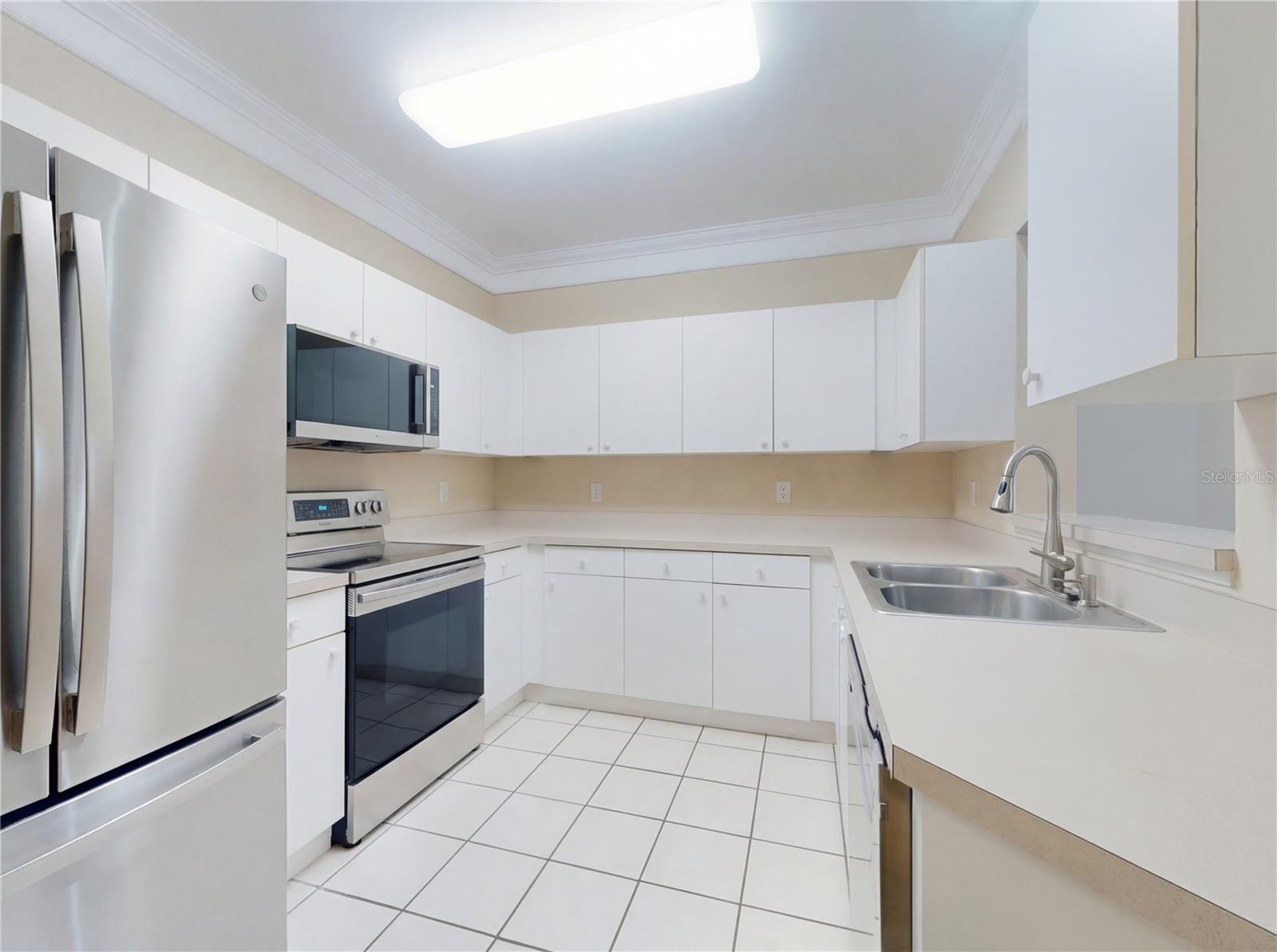 SUMMERGATE CONDO PH 01 5923/0662 - Residential