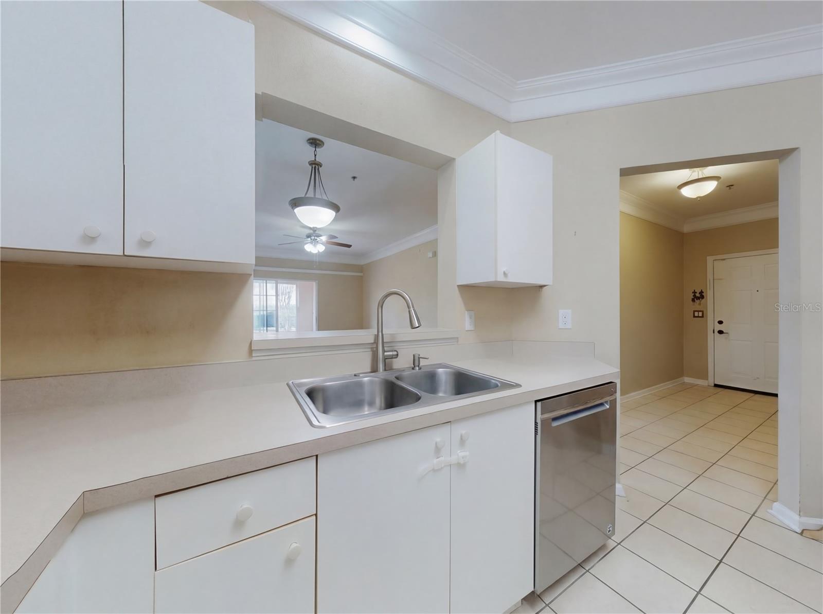 SUMMERGATE CONDO PH 01 5923/0662 - Residential