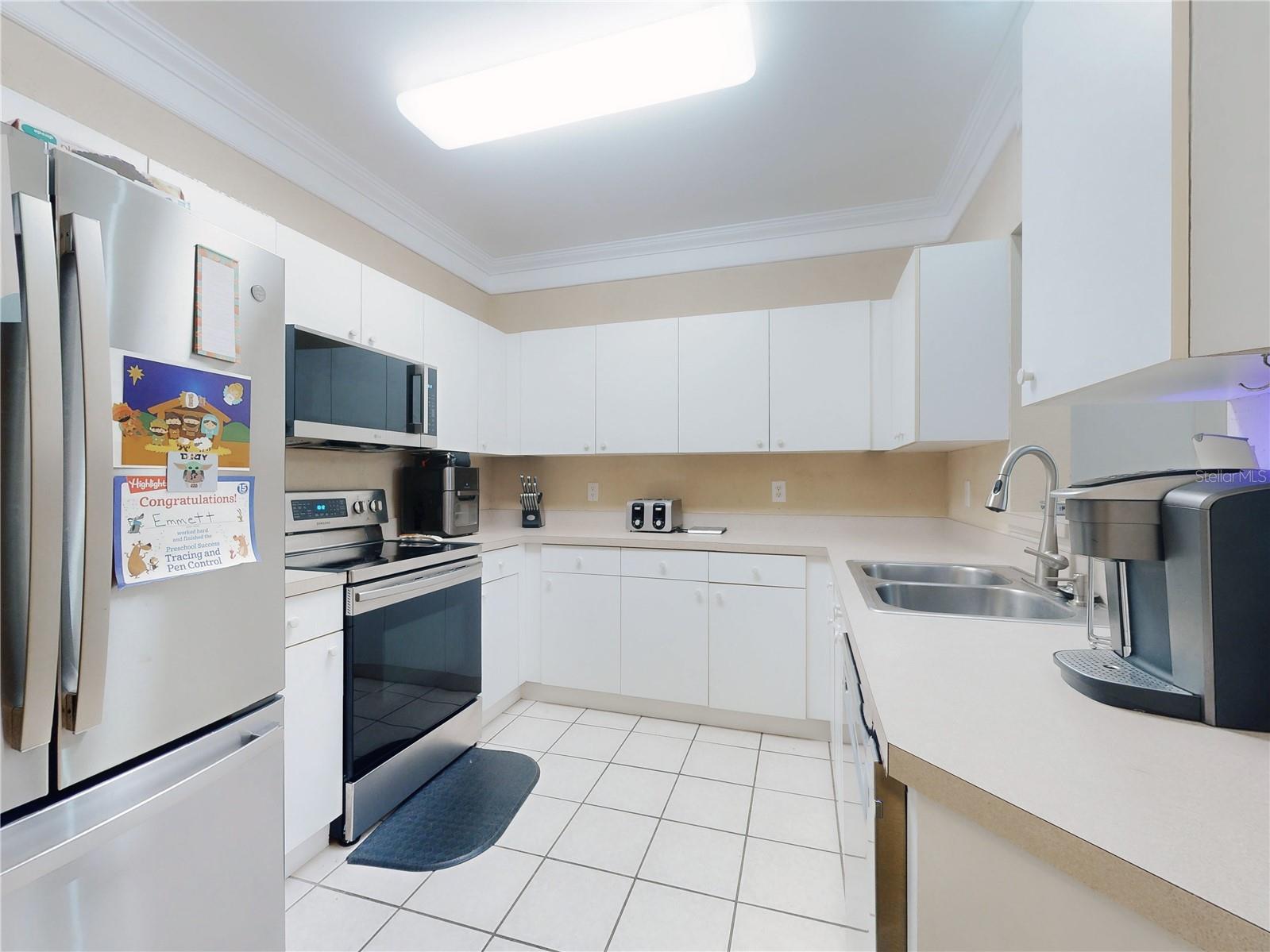 SUMMERGATE CONDO PH 01 5923/0662 - Residential