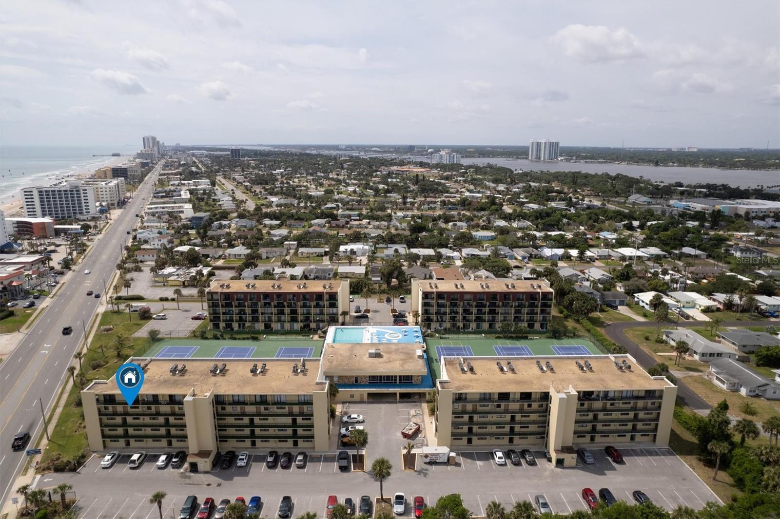 Furnished Daytona Beach Condo – Owner Financing at 3.75!
Live the Florida beach life in this beautifully furnished 4th-floor condo just steps from the sand! Enjoy ocean breezes and resort-style amenities including:
Sparkling pool, Pickleball courts, Fitness & weight room, Private beach access
Owner Financing Available:
15-year amortization, 5-year balloon, Only 3.75 interest!
Perfect for full-time living, a vacation getaway, or an investment property — without the hassle of bank financing!
Daytona Beach, FL 1 Bedrooms 1 Bathrooms 590 SQFT