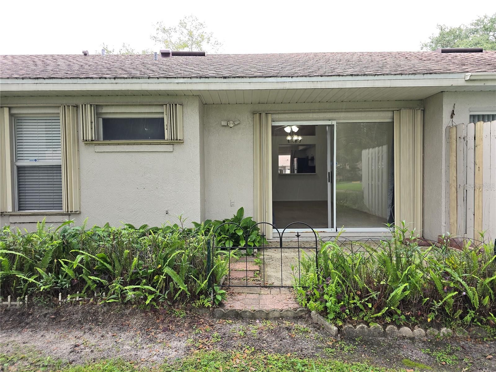 Move-in ready 2 bedroom, 2 bathroom single-story townhouse located in a quiet Orlando community. The kitchen features a brand new refrigerator and opens to the living area—ideal for everyday living or entertaining.
Enjoy the convenience of an in-unit washer and dryer, spacious bedrooms with generous closet space, and a community pool perfect for relaxing. The home also includes an assigned parking space with additional guest parking available.
Close to shopping, dining, schools, and major highways, this townhouse offers low-maintenance living in a great location.