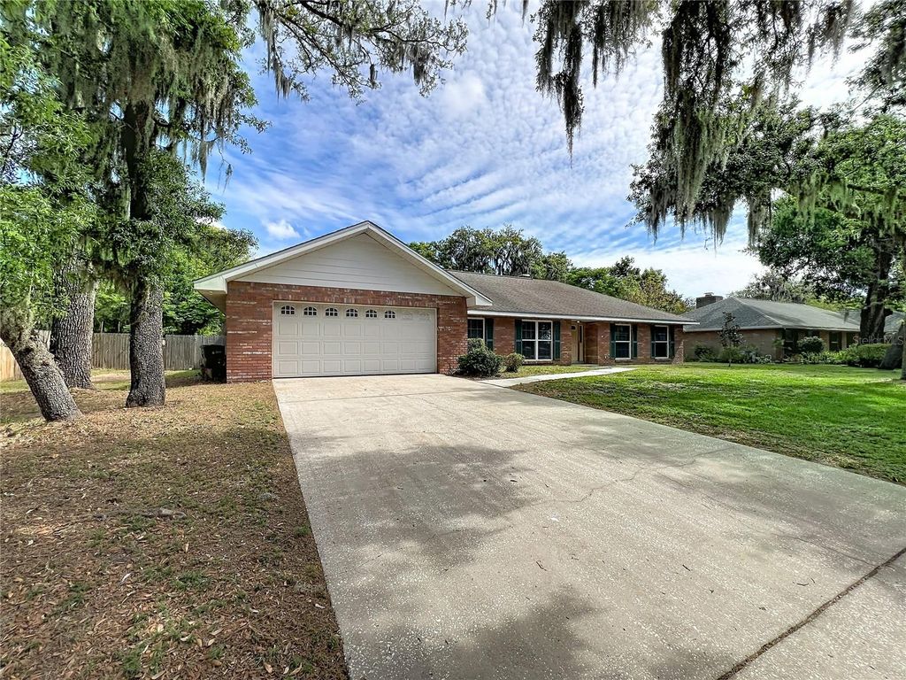 Photo of 2418 Stonehill Avenue, Valrico, FL 33594 (MLS # TB8501624)