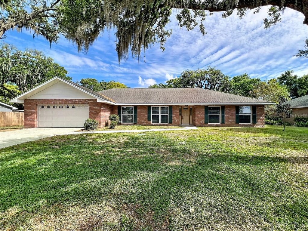 Photo of 2418 Stonehill Avenue, Valrico, FL 33594 (MLS # TB8501624)