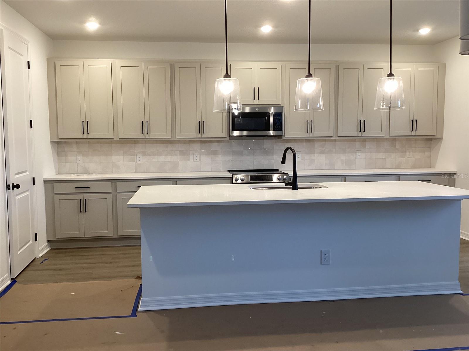 ELLINGTON PLACE - Residential