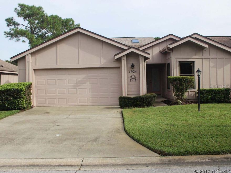 Bright, open and spacious 3 bedroom 2 bath single family home in Spruce Creek Fly-in in the Woodside Community.  Includes 2-car garage and large enclosed patio.  Vaulted ceilings, granite counter tops, and tile throughout with carpet in the bedrooms. Spacious living room and large open dining room, perfect for entertaining.  Fully equipped kitchen with stainless steel appliances and granite counter tops. Breakfast nook and washer/dryer. Master Bedroom with queen size bed, bathroom with 2 separate vanities and walk-in shower.  The 2nd bedroom features a queen size bed.  2nd bath with tub/shower.Amenities:  Pool, golf course open to the public, and tennis courts.