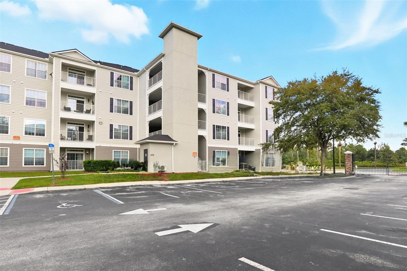VILLAS AT SECRET LAKE CONDO - Residential