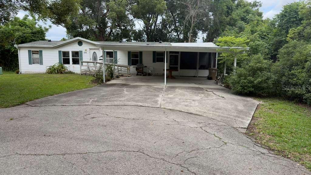 2011 PINEWOOD LANE
