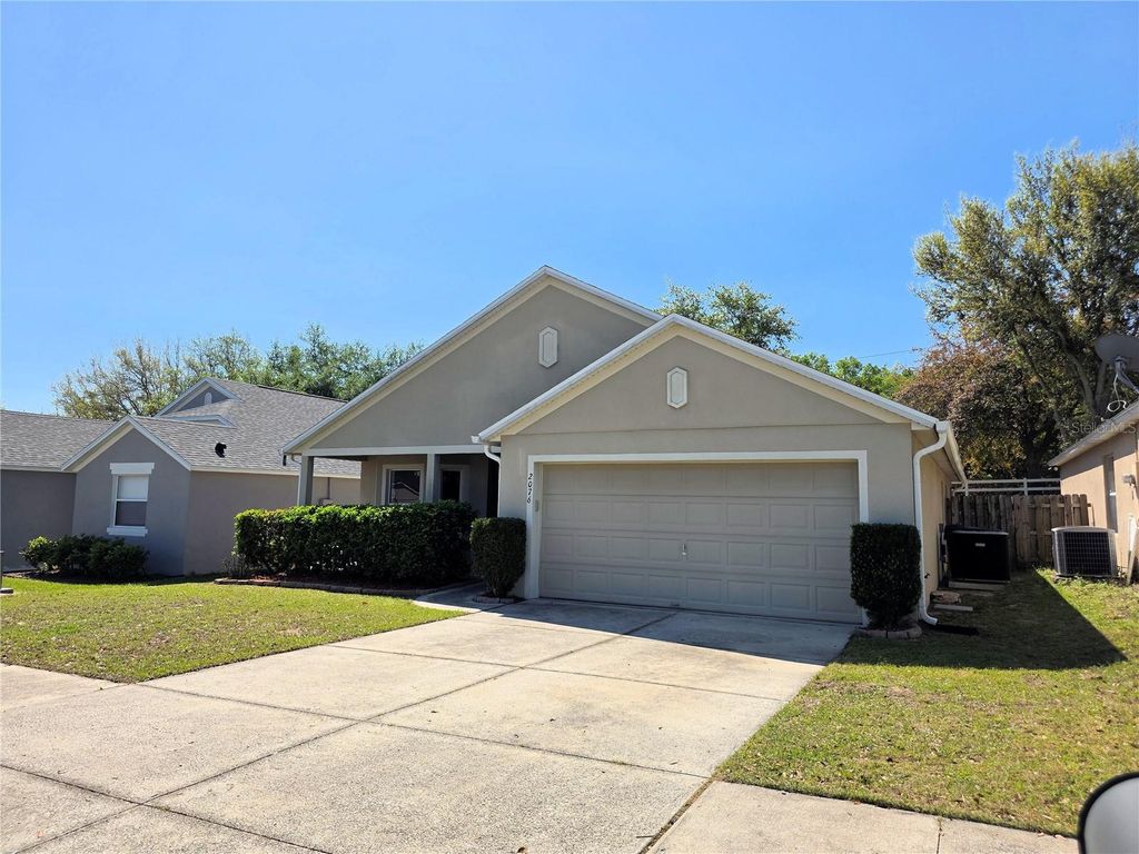 Photo of 2076 Newtown Road, Groveland, FL 34736 (MLS # G5110009)