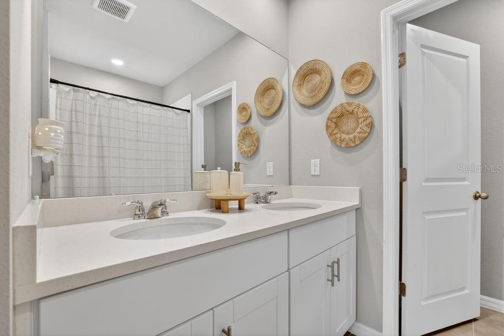 MONROE MEADOWS PB 86 PG 128 LOT 60 - Residential