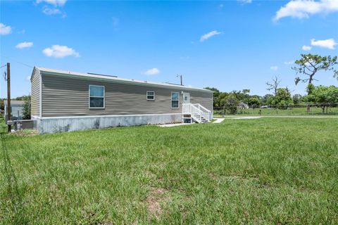 A home in LAKELAND