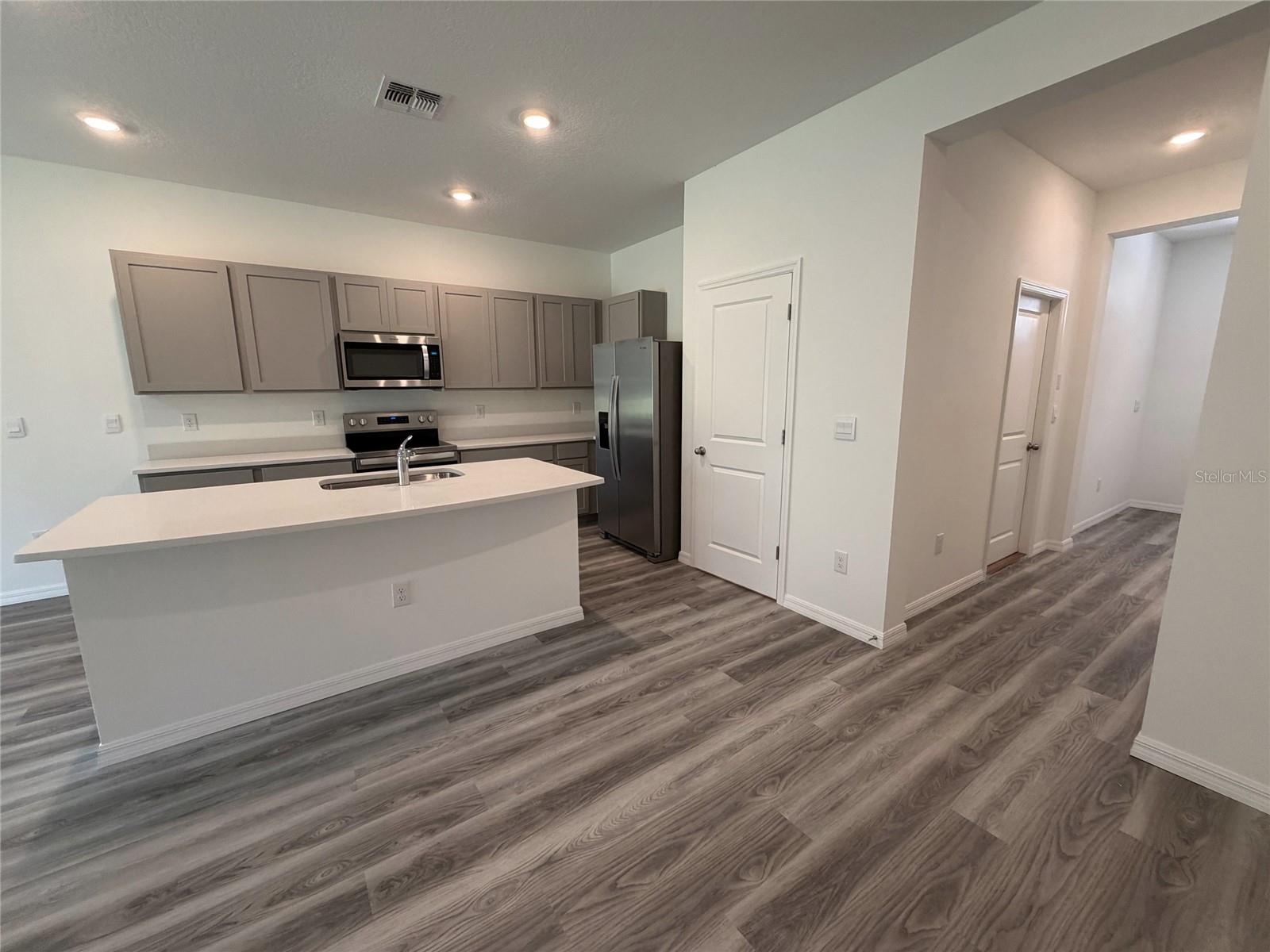 ANGELINE PH 3B-2 - Residential Lease