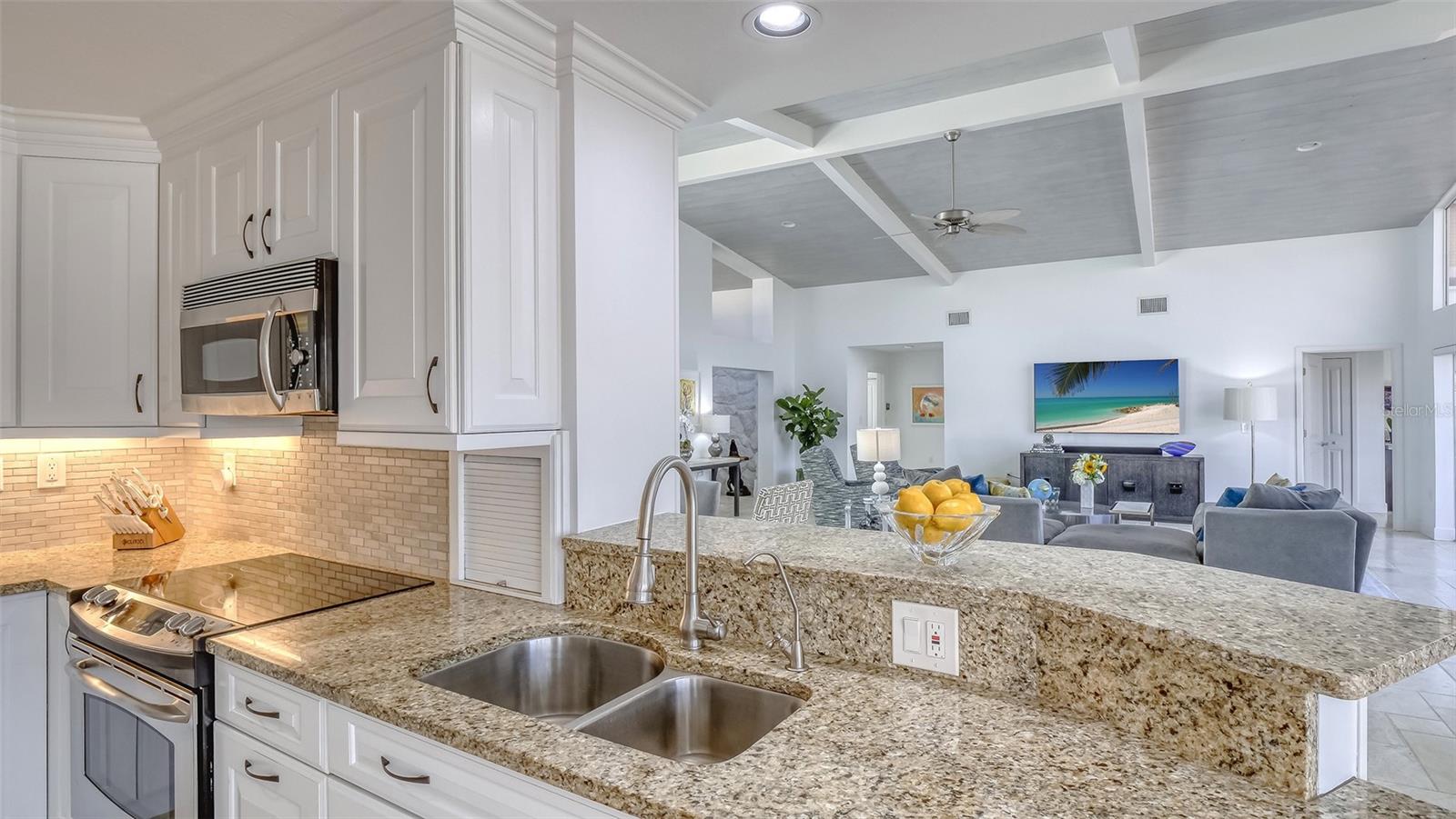 COUNTRY CLUB SHORES - Residential