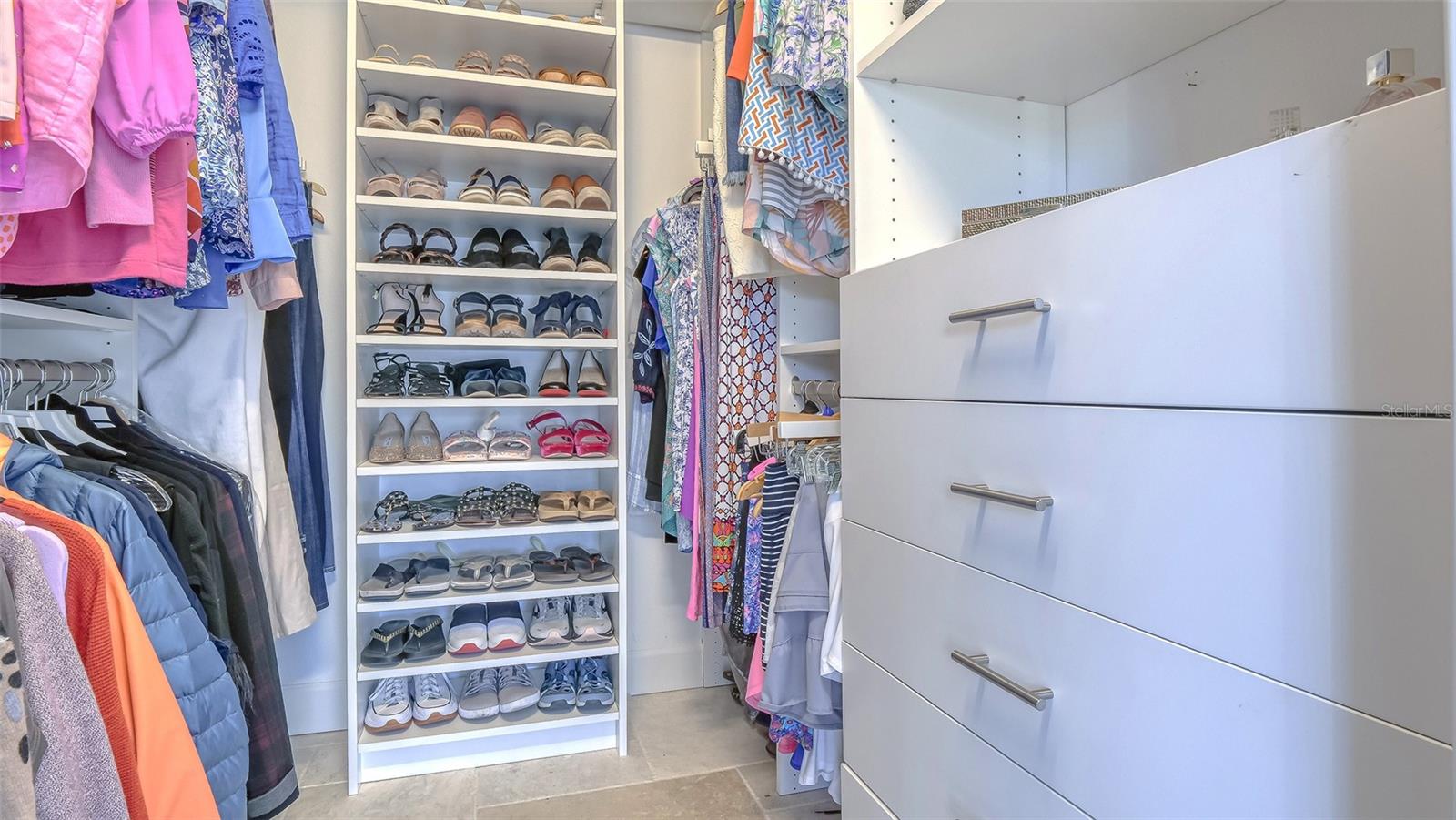 COUNTRY CLUB SHORES - Residential